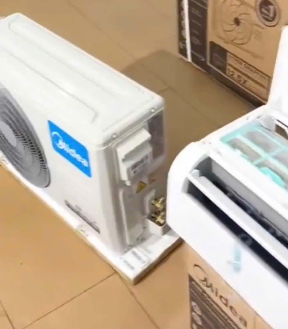 Điều hòa Midea 1 chiều 12.000BTU MSAFII-13CRN8